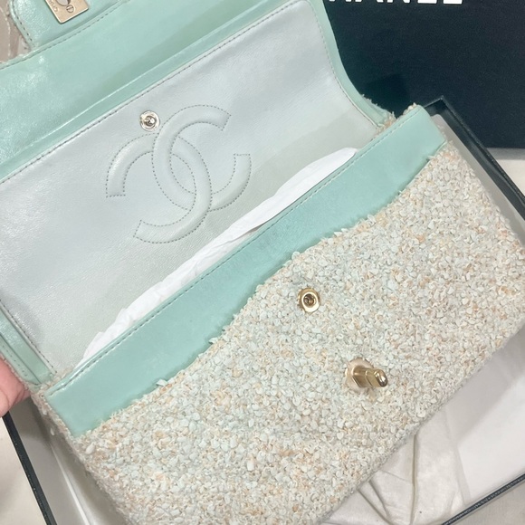 Chanel Classic Tweed Double Flap Bag - Picture 4 of 16